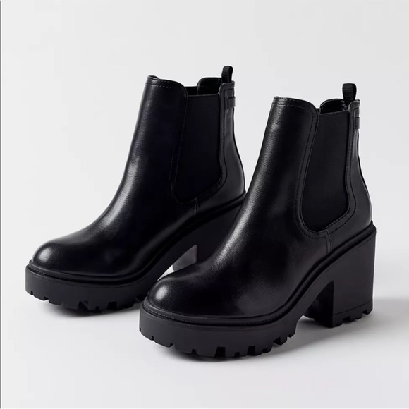 Urban Outfitters Black Chunky Chloe Chelsea Boot - Picture 1 of 8